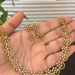 Minimal necklace set