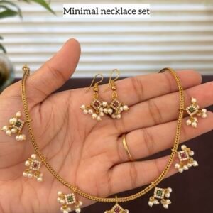 Minimal necklace set