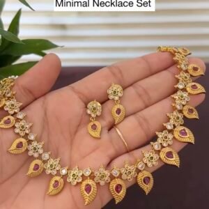 Delicate necklace set