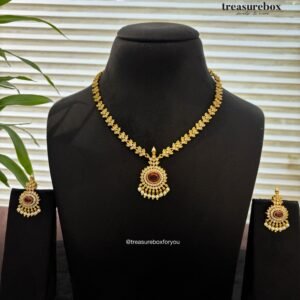 Minimal necklace set