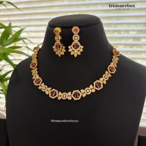 Minimal necklace set